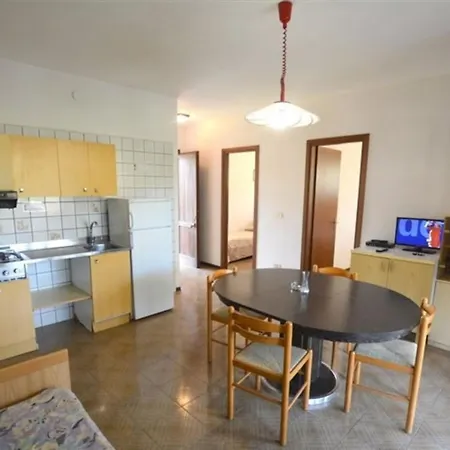 Functional Flat With Balcony For 7 Guests In Apartamento