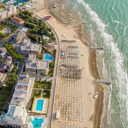 Functional Flat With Balcony For 7 Guests In Lignano Sabbiadoro
