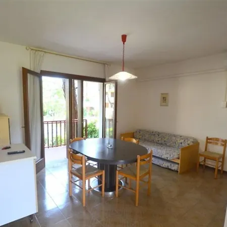 Functional Flat With Balcony For 7 Guests In Appartement